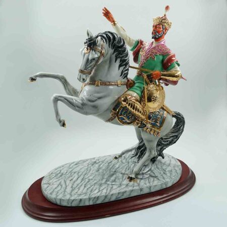 Амир Темур на коне большой