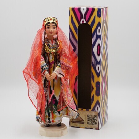 Узбекская кукла (кремовый халат, белое с вышивкой платье)